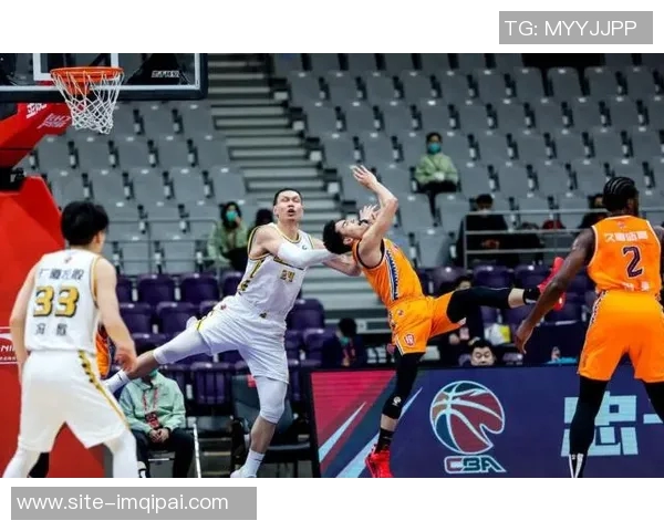 迪亚巴特:无论对手如何阻拦我都将全力以赴争抢每一个篮板 迪亚巴特:无论对手如何阻拦我都将全力以赴争抢每一个篮板